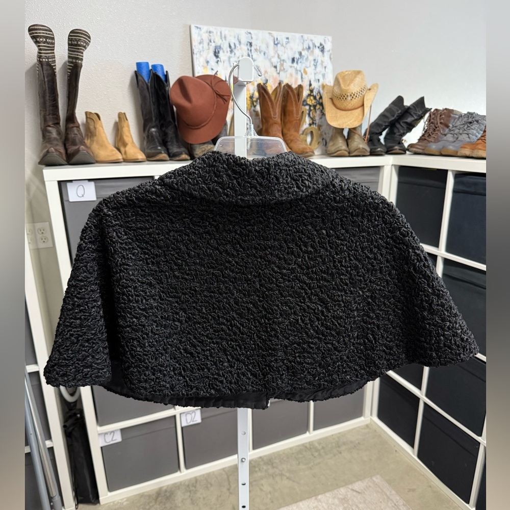 Vintage Bouclé Winter Shoulder Cropped Cape Shrug (Persian Lamb?) - Picture 3 of 6
